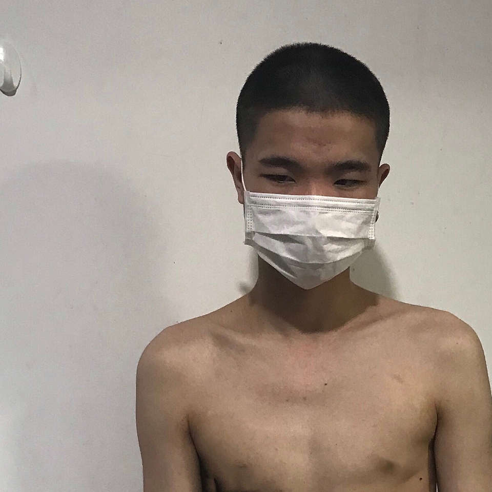 微信潮流性感冷酷男生头像