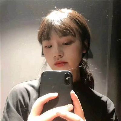 简洁气质阳光女生微信头像