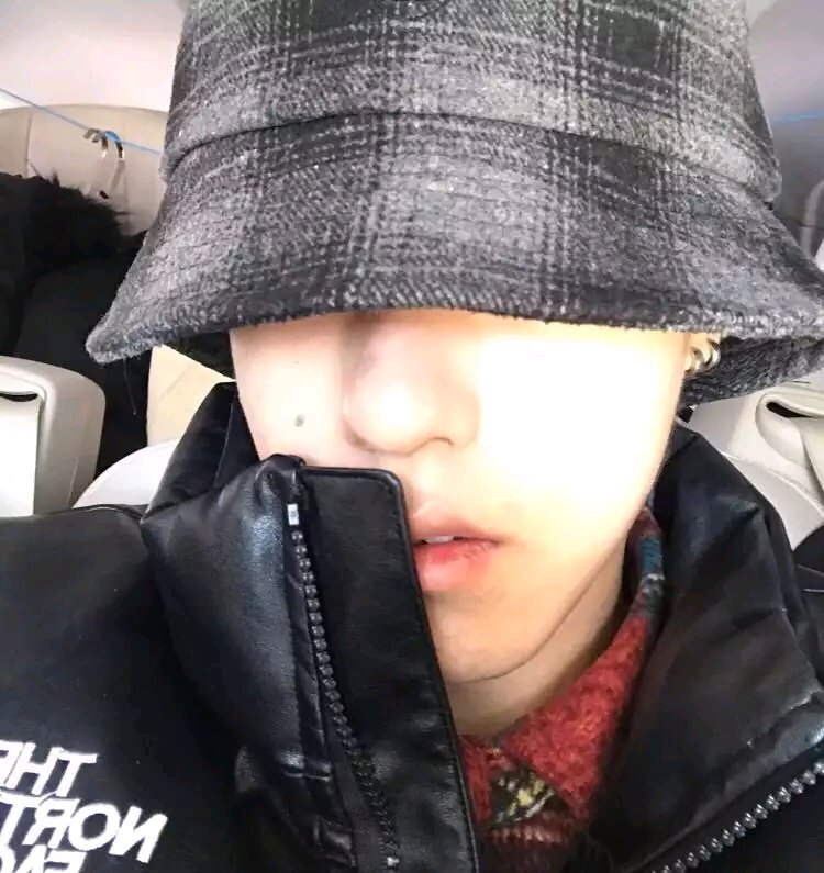 微信潮流性感冷酷男生头像