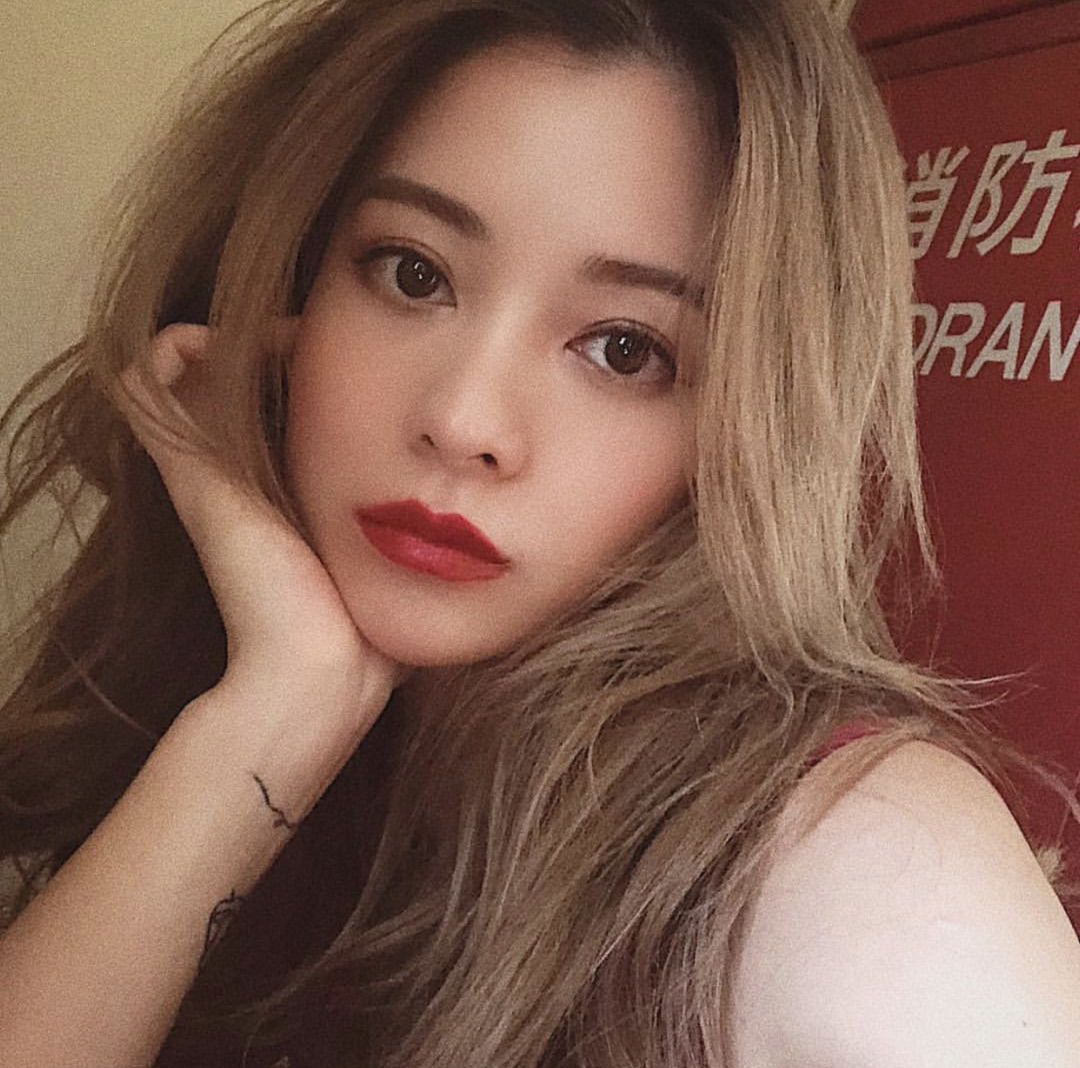 微信清新气质阳光迷人女生头像