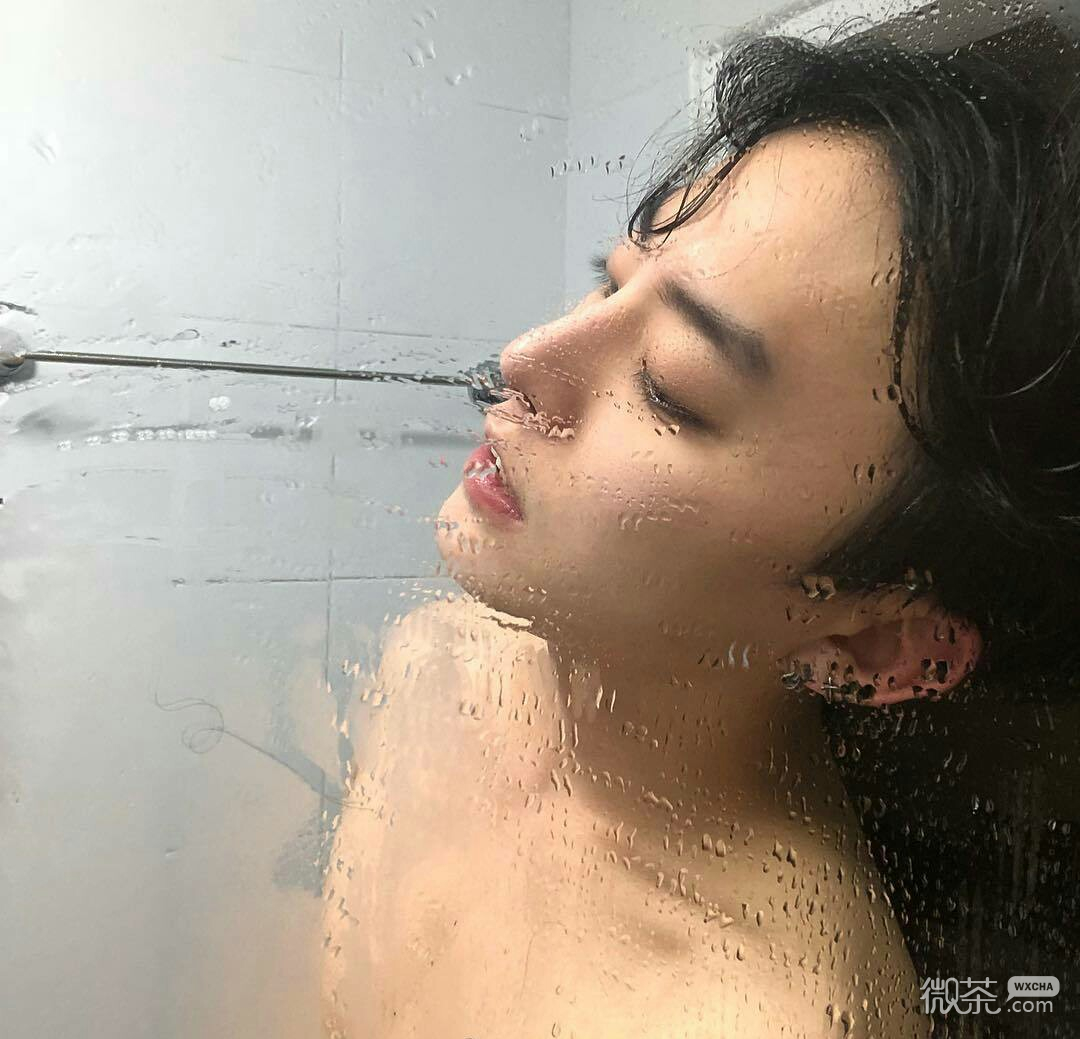 微信冷酷阳光气质男生头像