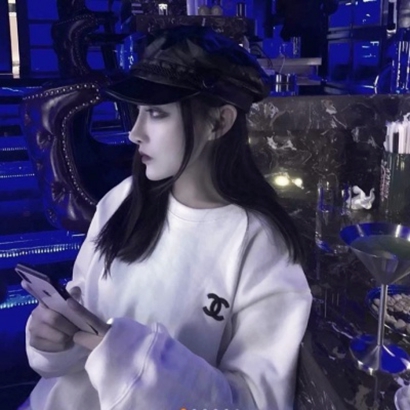 个性潮酷的女生系列微信头像合集下载