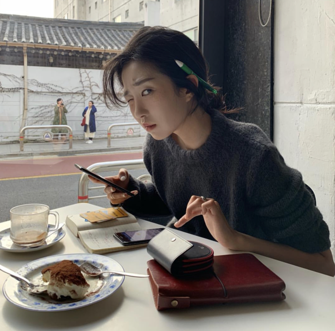 微信时尚阳光气质女生头像