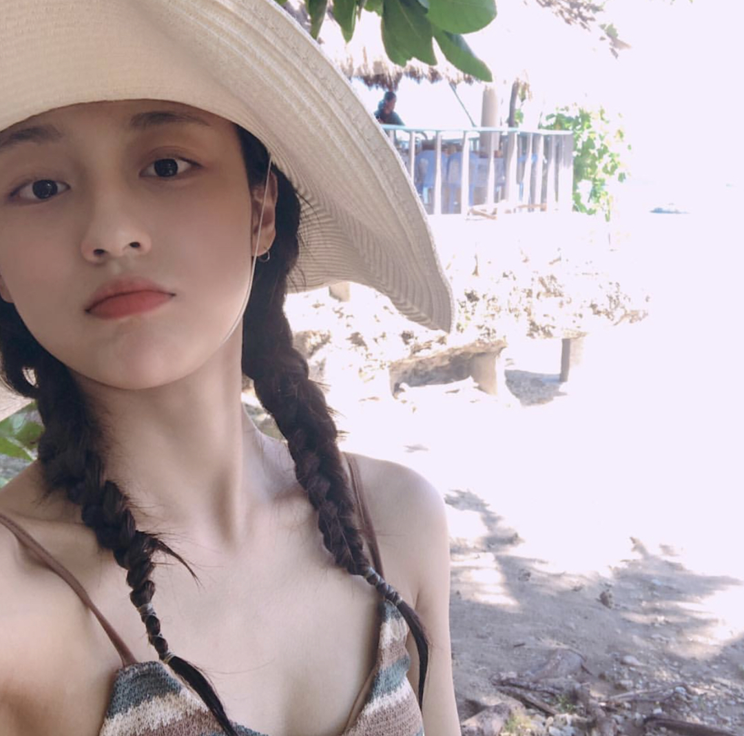 微信时尚阳光气质女生头像