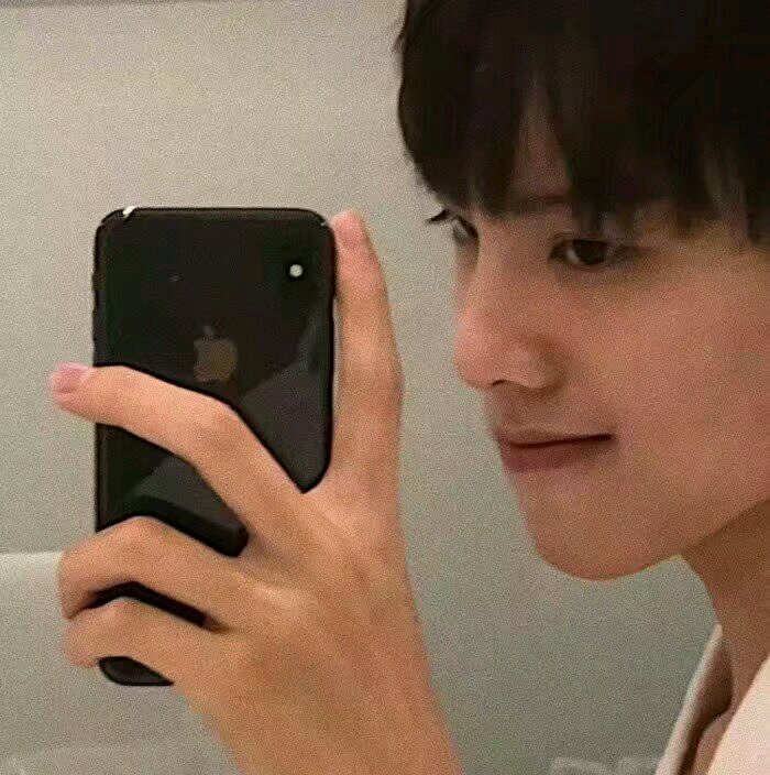 微信潮流性感冷酷男生头像