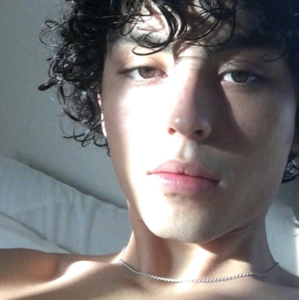 微信潮流性感冷酷男生头像