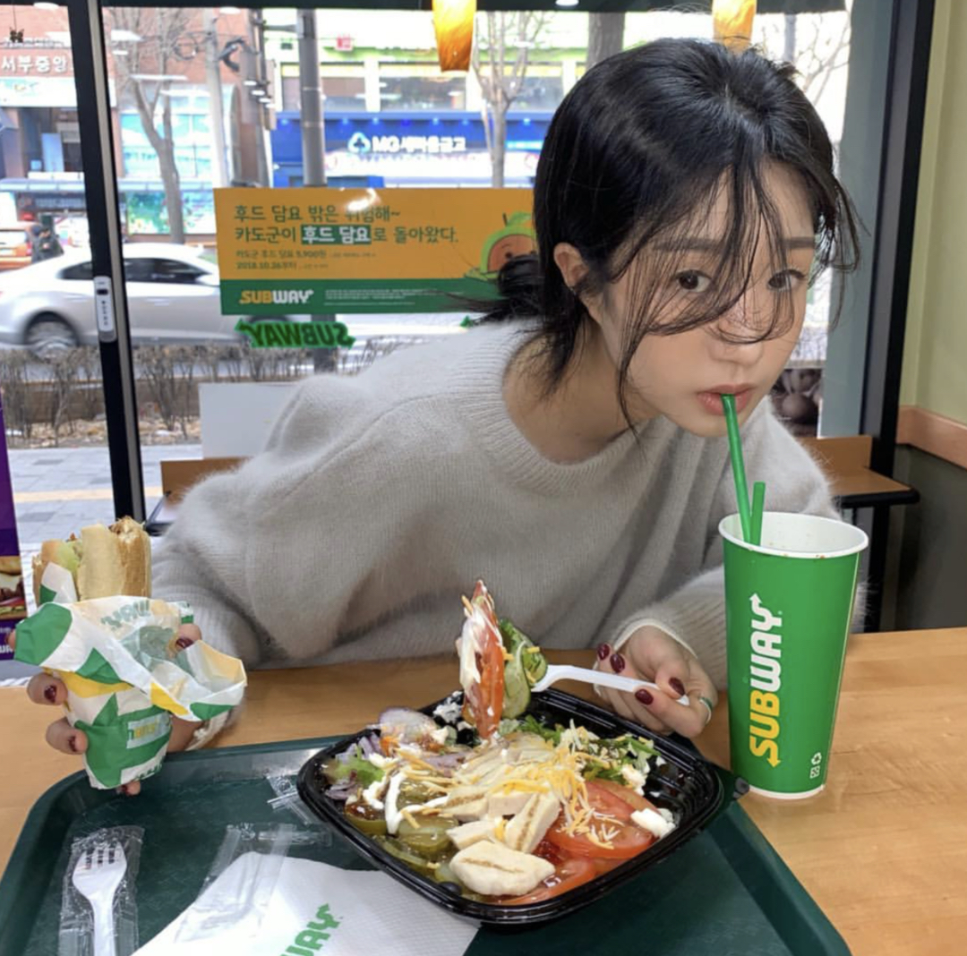 微信时尚阳光气质女生头像