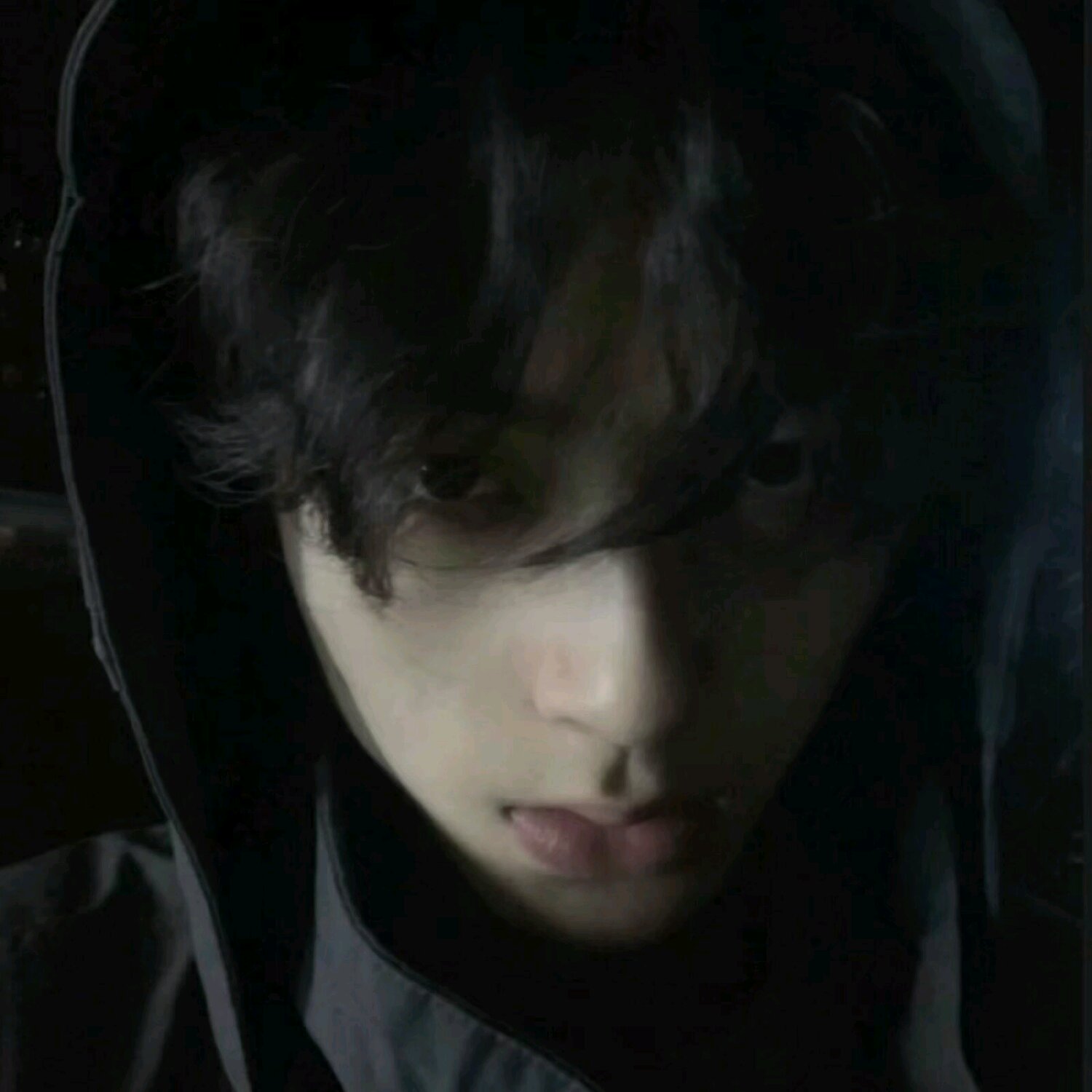 微信潮流性感冷酷男生头像