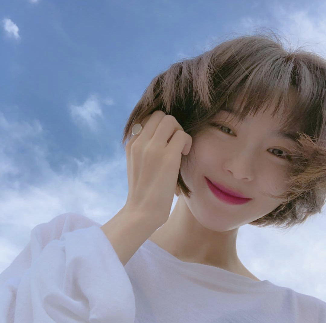 微信清新气质阳光迷人女生头像