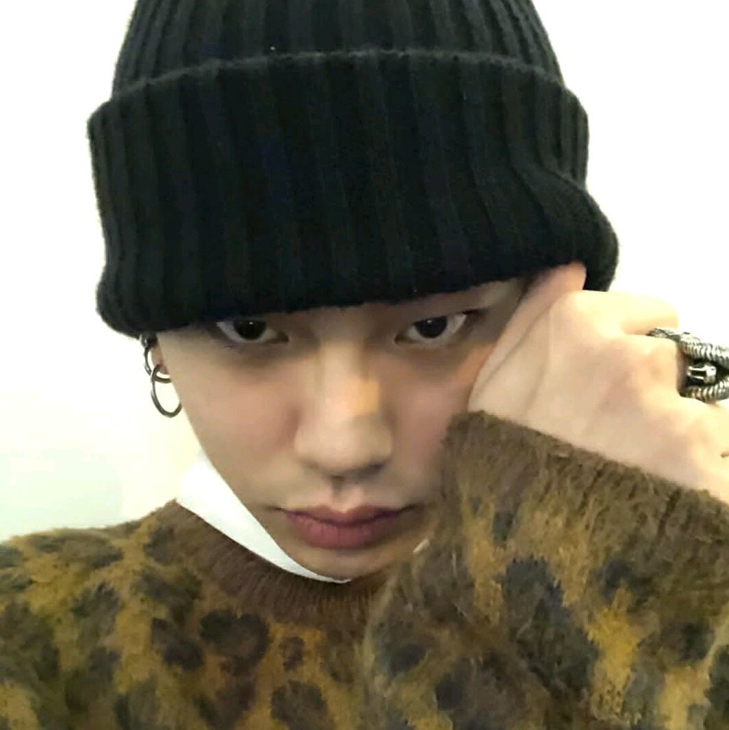 微信冷酷阳光气质男生头像