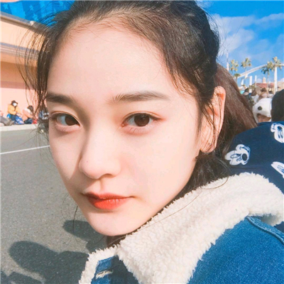 微信小清新阳光温馨女生头像