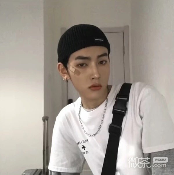 微信洒脱高颜值帅气男生头像