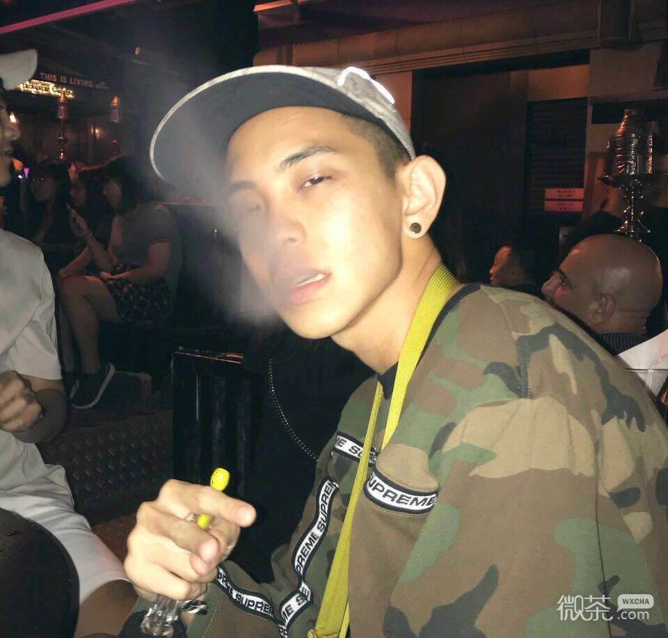 微信洒脱高颜值帅气男生头像