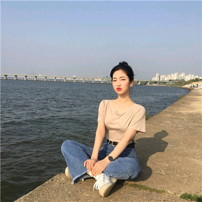 微信小清新阳光温馨女生头像