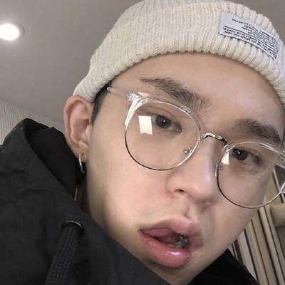 微信帅气成熟性感男生头像
