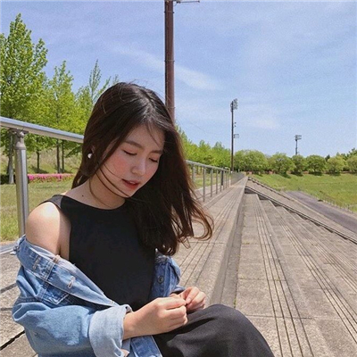 清新迷人气质女生头像