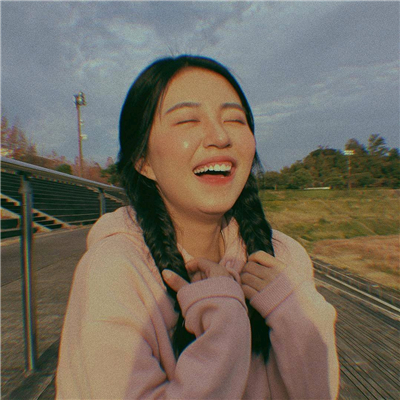 微信小清新阳光温馨女生头像