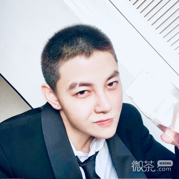 微信洒脱高颜值帅气男生头像