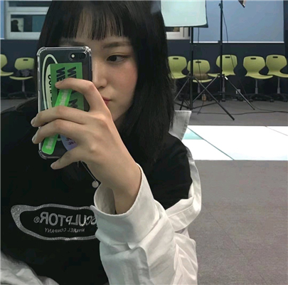 微信深沉佛系时尚女生头像