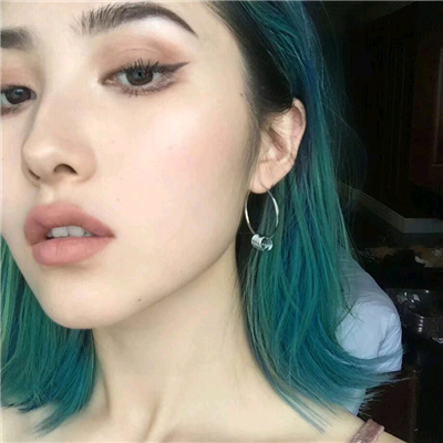 微信深沉佛系时尚女生头像