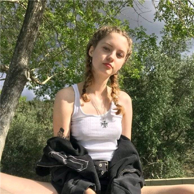 微信深沉佛系时尚女生头像