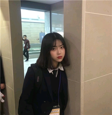 微信深沉佛系时尚女生头像