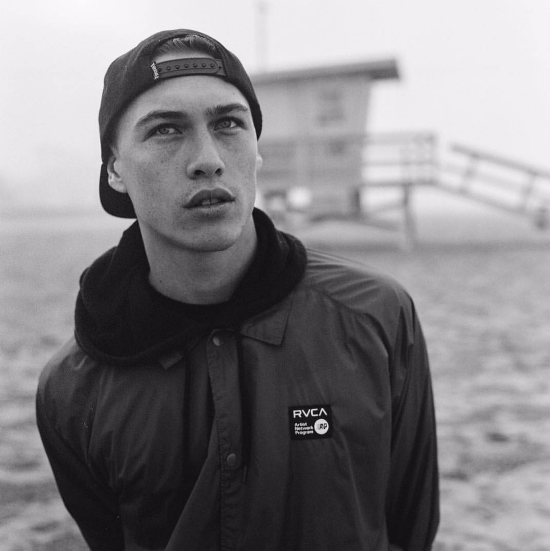 微信帅气高冷霸气欧美男生头像