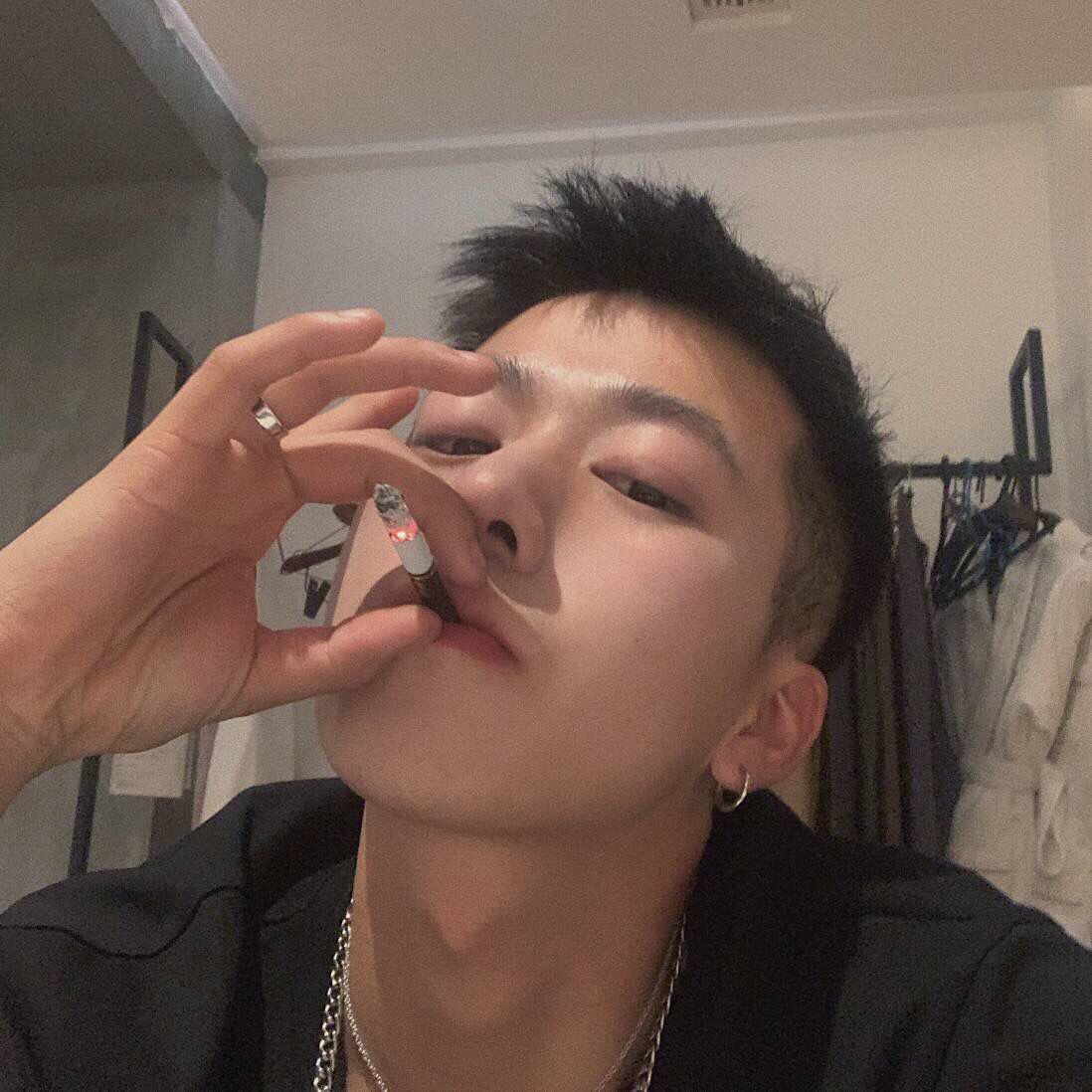 微信冷酷气质迷人男头