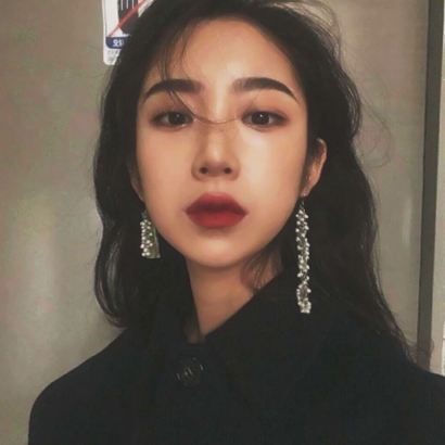 成熟伤感抑郁风格的微信个性女生头像合集下载