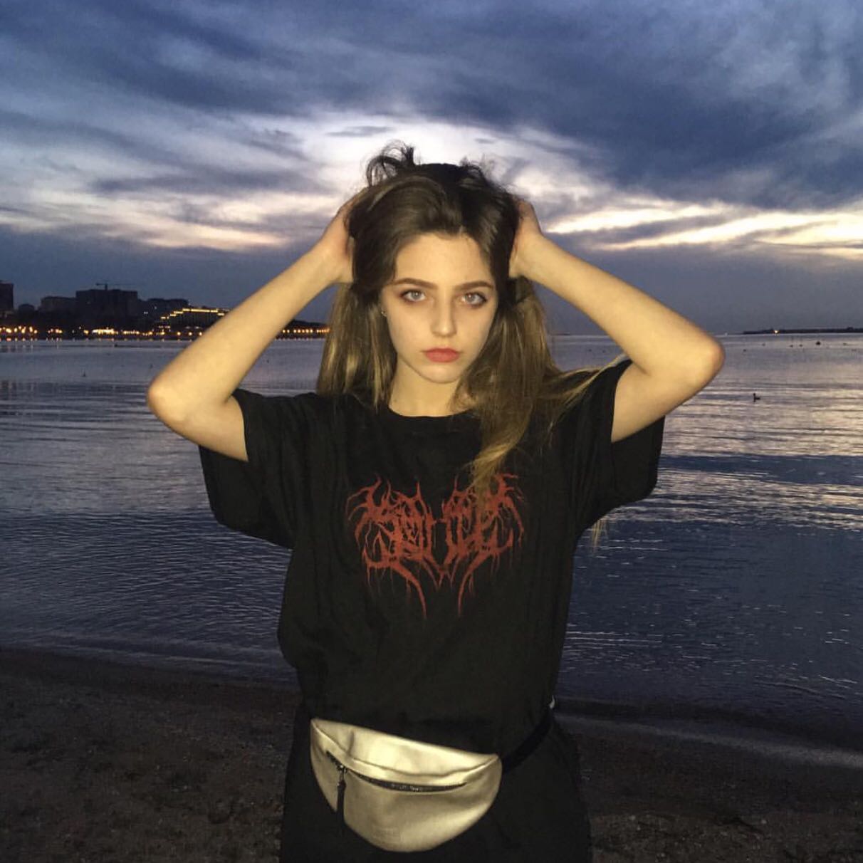 微信清新非主流冷酷女头