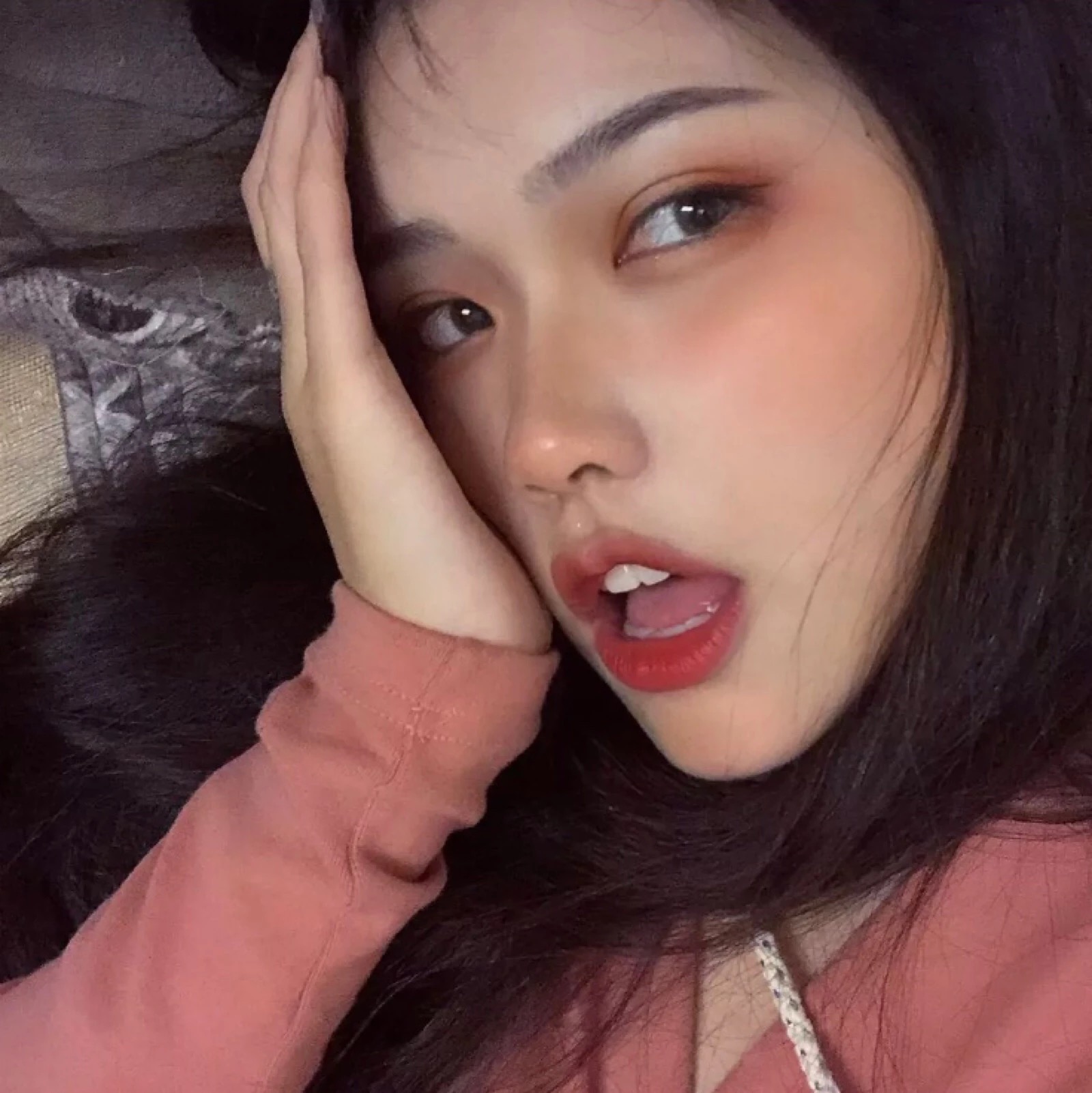 微信清新冷酷霸气女头