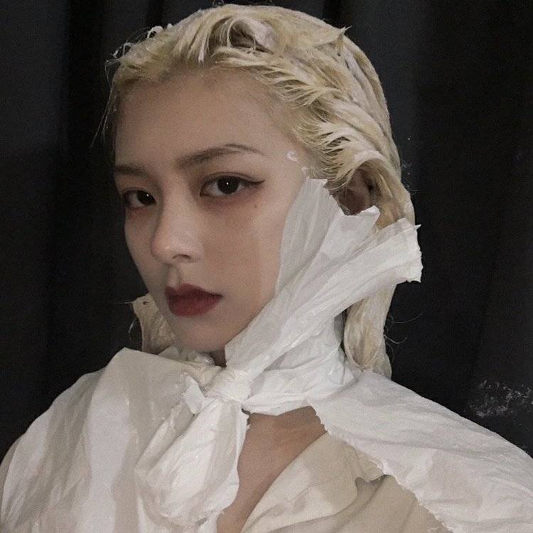 微信清新冷酷霸气女头