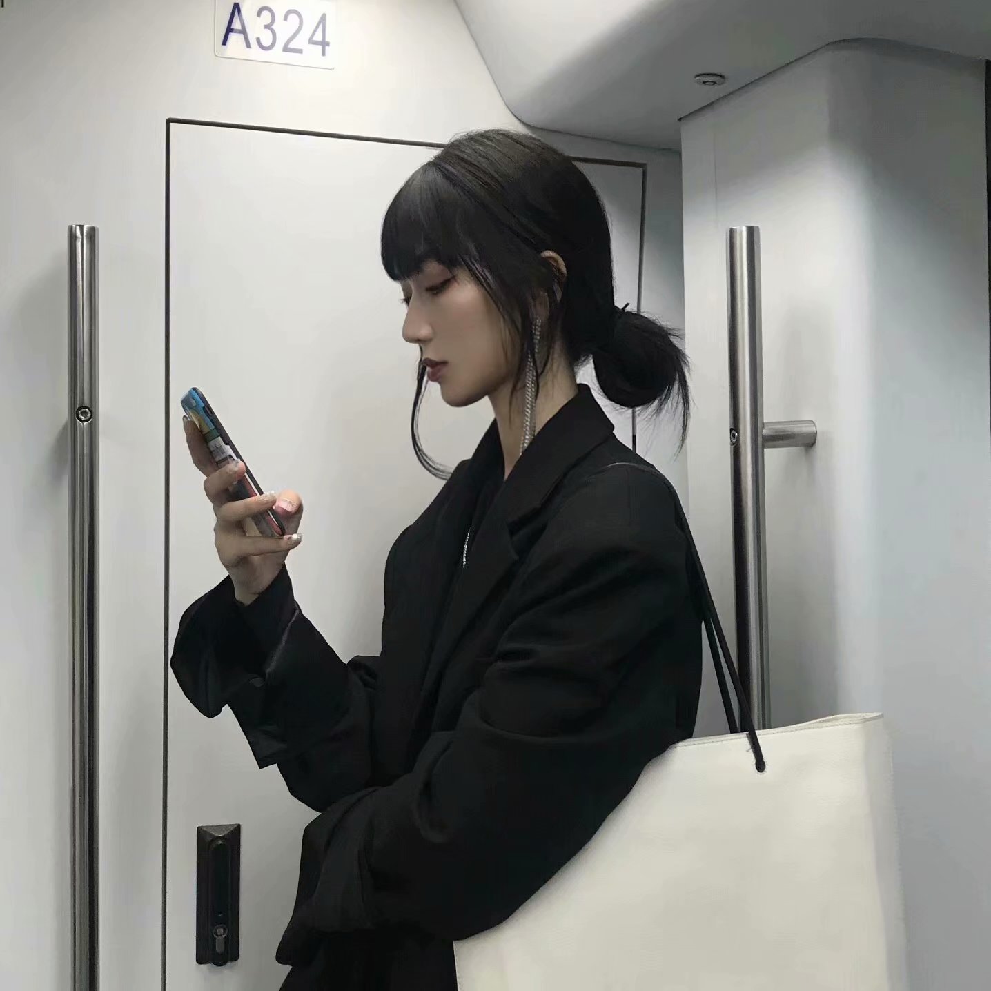 微信清新冷酷霸气女头