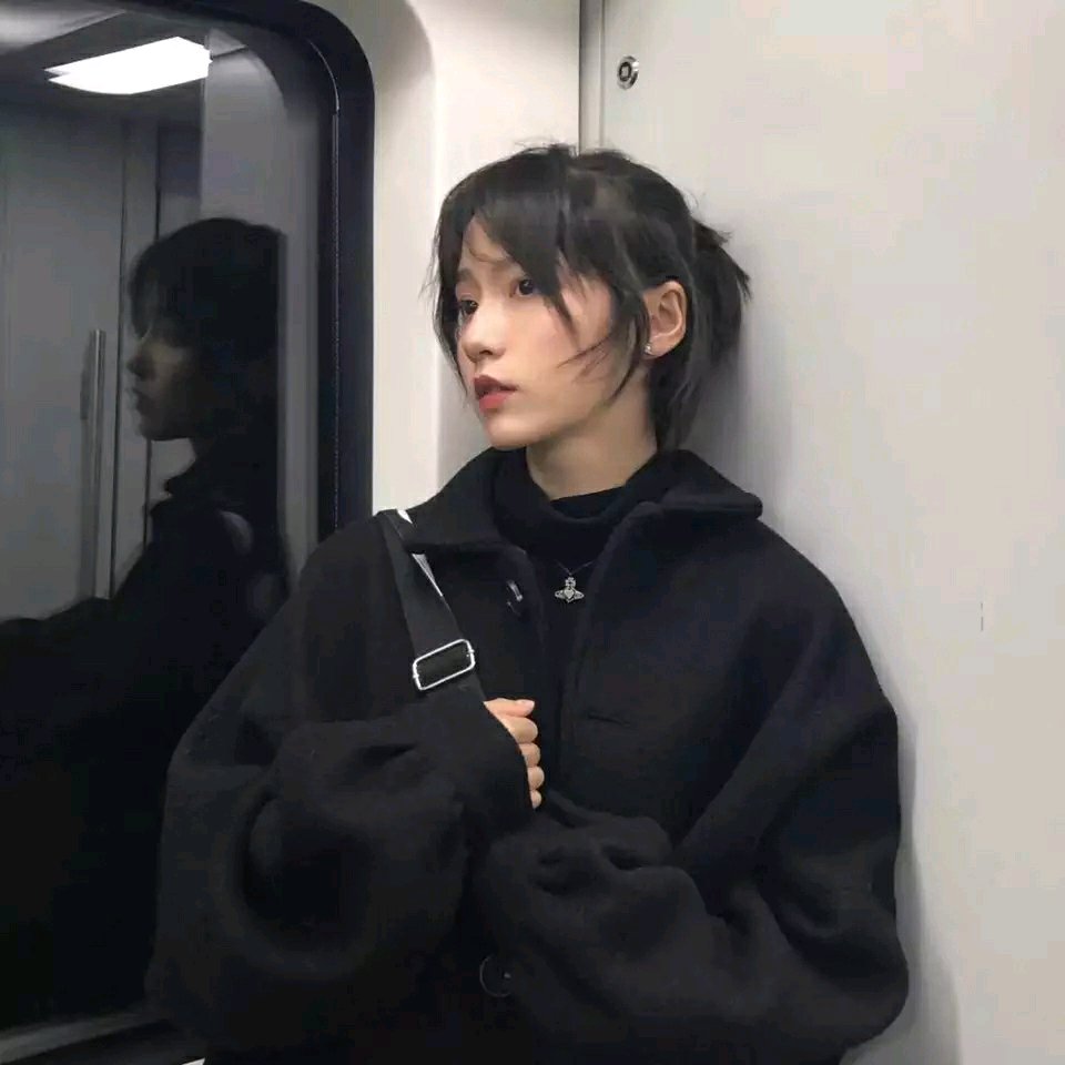 微信清新冷酷霸气女头