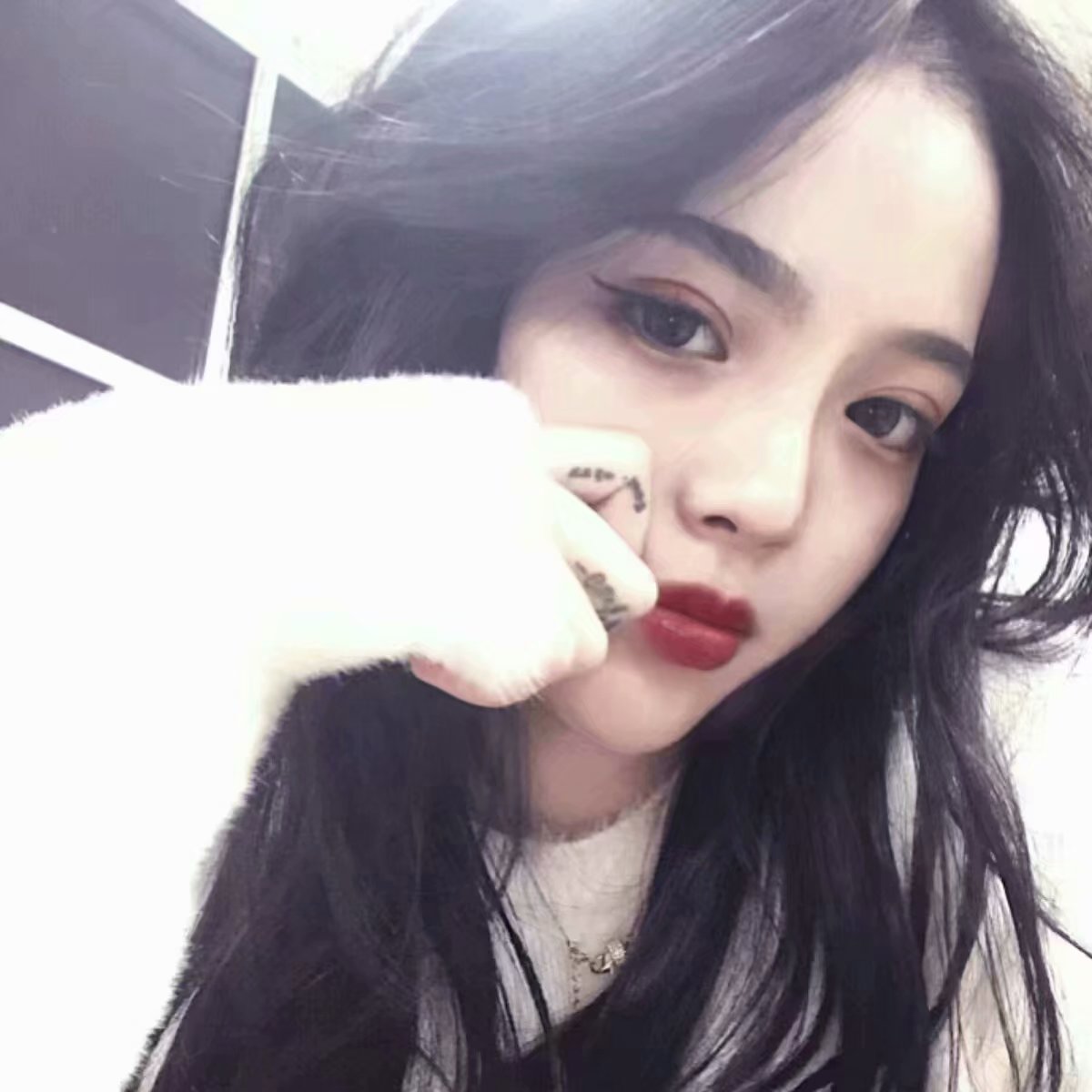 微信清新冷酷霸气女头