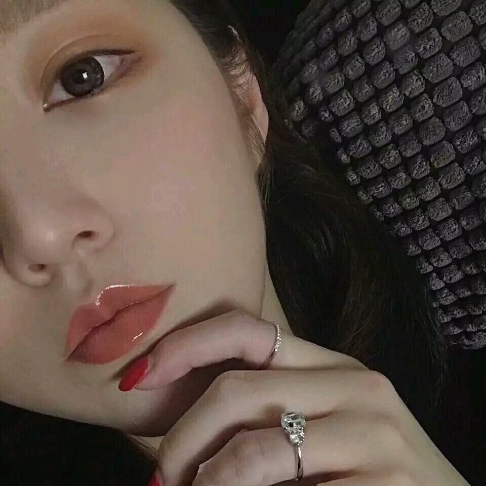 微信清新简洁阳光女头