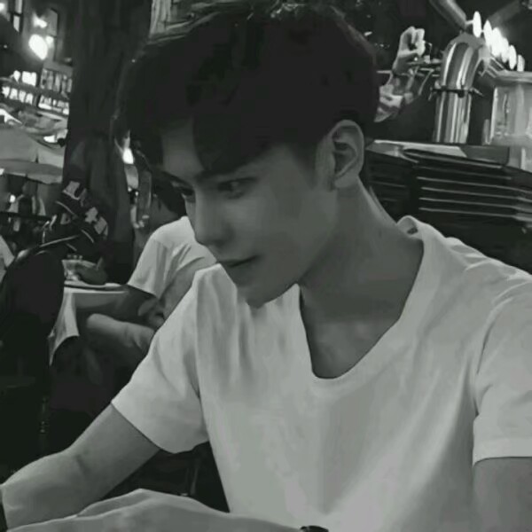 微信阳光佛系时尚男头