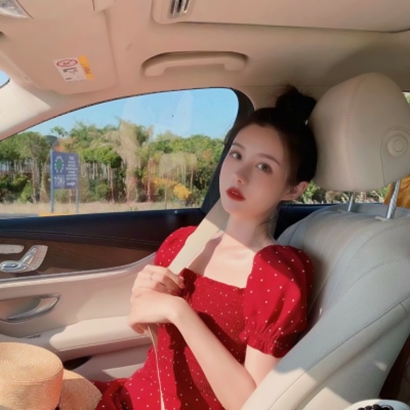 唯美小清新风格的微信红衣女生头像合集下载