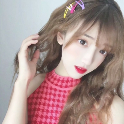 唯美小清新风格的微信红衣女生头像合集下载