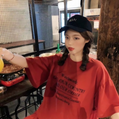 唯美小清新风格的微信红衣女生头像合集下载