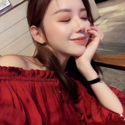 唯美小清新风格的微信红衣女生头像合集下载
