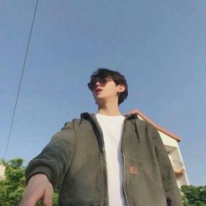 个性好看的微信小清新男生头像合集下载