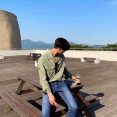 个性好看的微信小清新男生头像合集下载