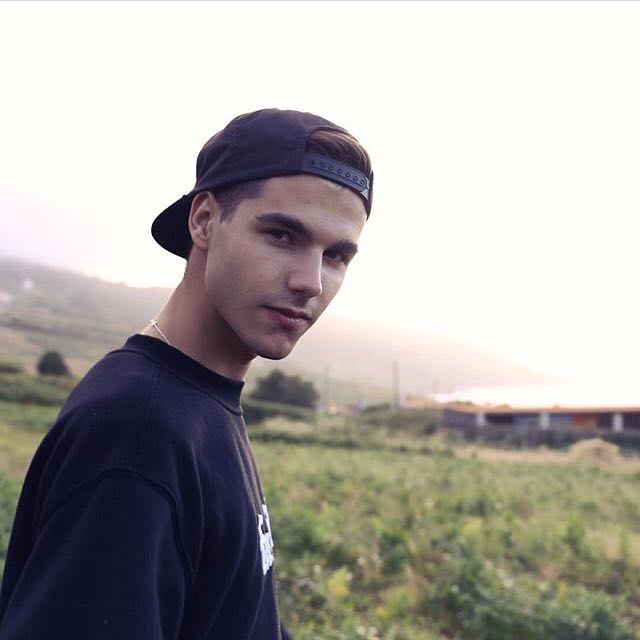 微信迷人时尚气质欧美男头