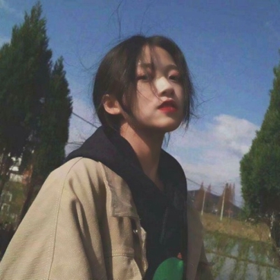 唯美蓝色小清新风格女生微信头像下载