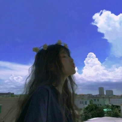 唯美蓝色小清新风格女生微信头像下载
