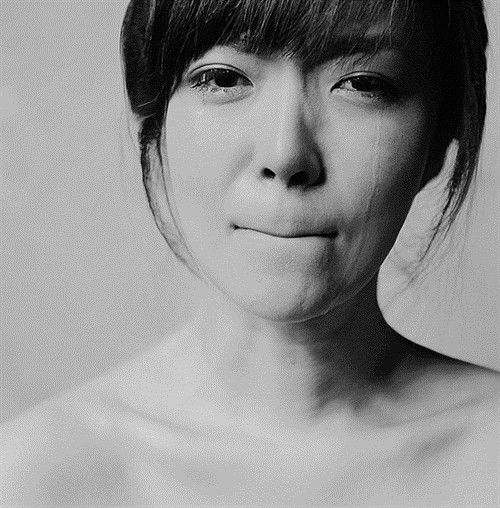 无比伤心微信哭泣女生图片下载