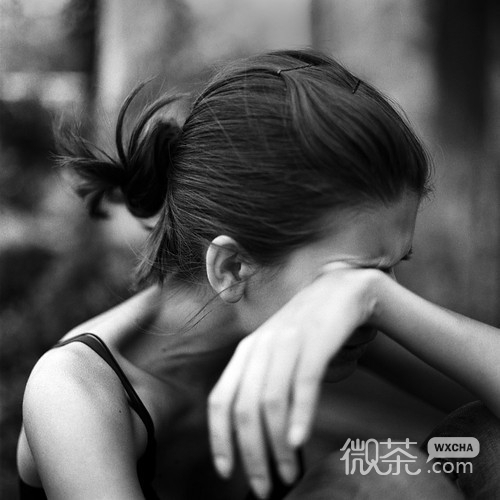 无比伤心微信哭泣女生图片下载