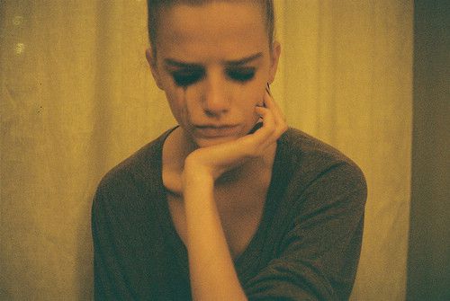 无比伤心微信哭泣女生图片下载