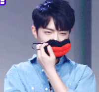 帅气男神肖战微信GIF表情包下载